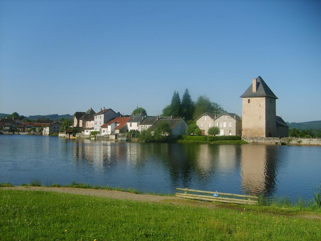 Chambres D'Hotes L'Hirondelle Du Lac Peyrat-le-Château 外观 照片